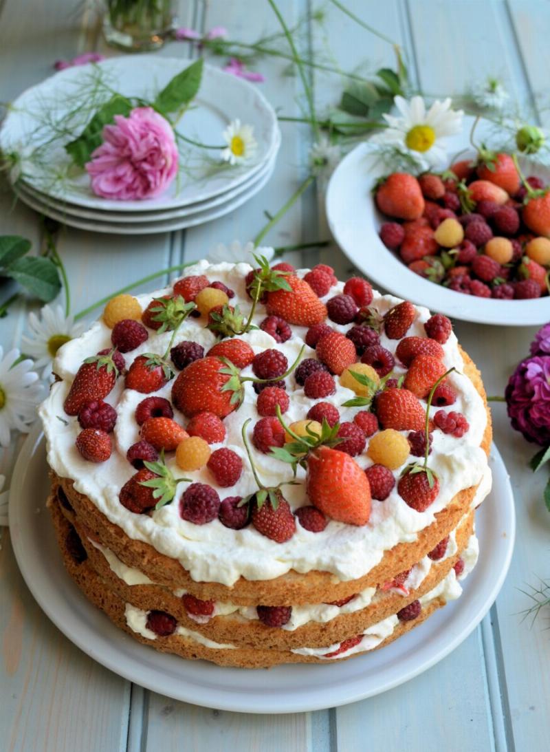 Angel Food Cake with Berries and Whipped Cream