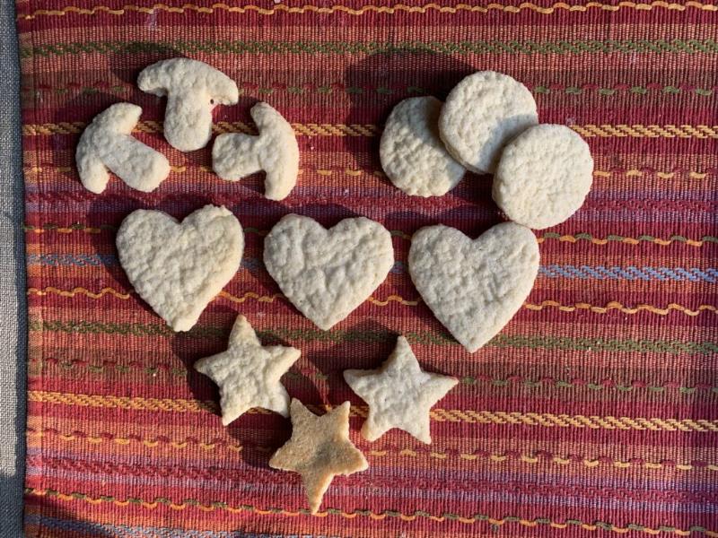 Anise cookies arranged on a festive plate