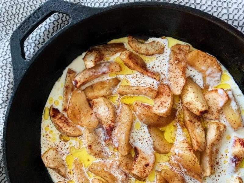 Baked Apple Slices with Cinnamon