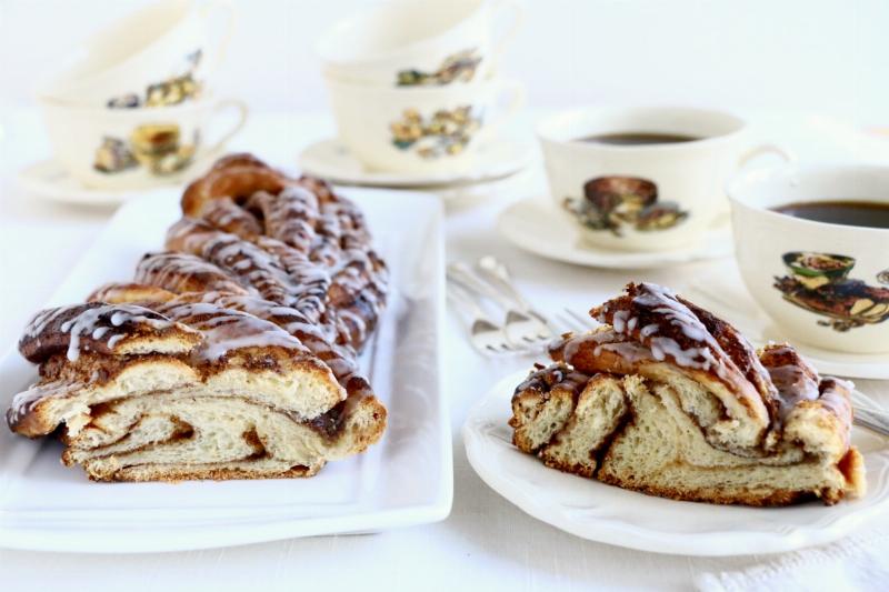 Perfectly Baked Cinnamon Rolls in Pan