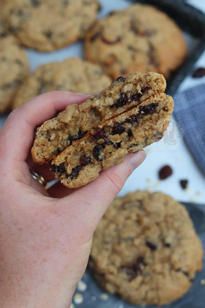 Baked Low-Sugar Oatmeal Raisin Cookies