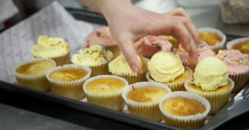 Frosting Techniques for Bakery-Style Cupcakes