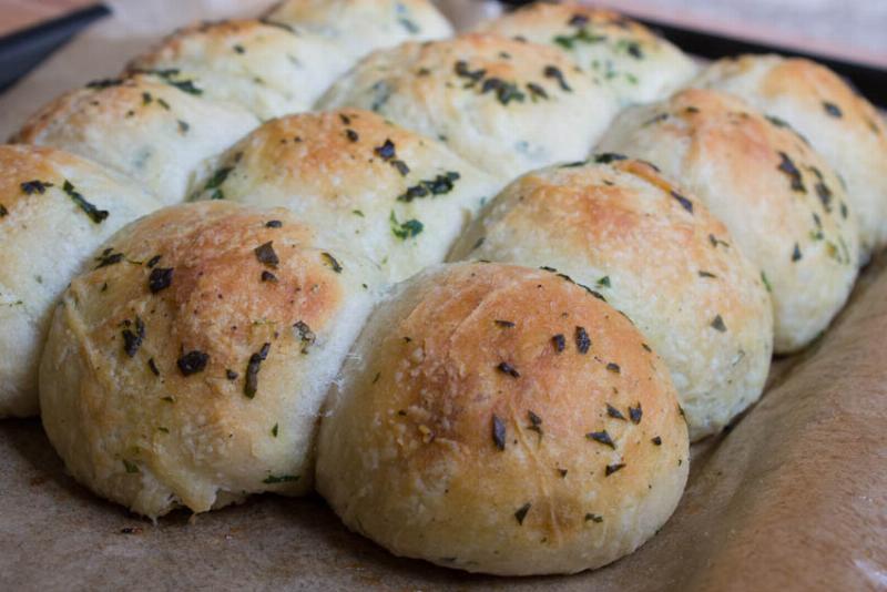 Selecting the Perfect Bread for a Garlic Bread Recipe