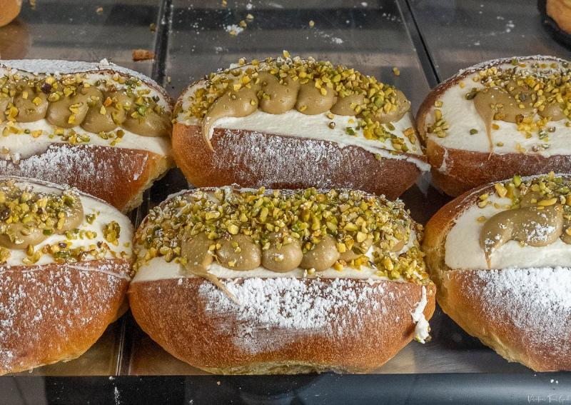 Cake Tasting Experience at a Local Bakery