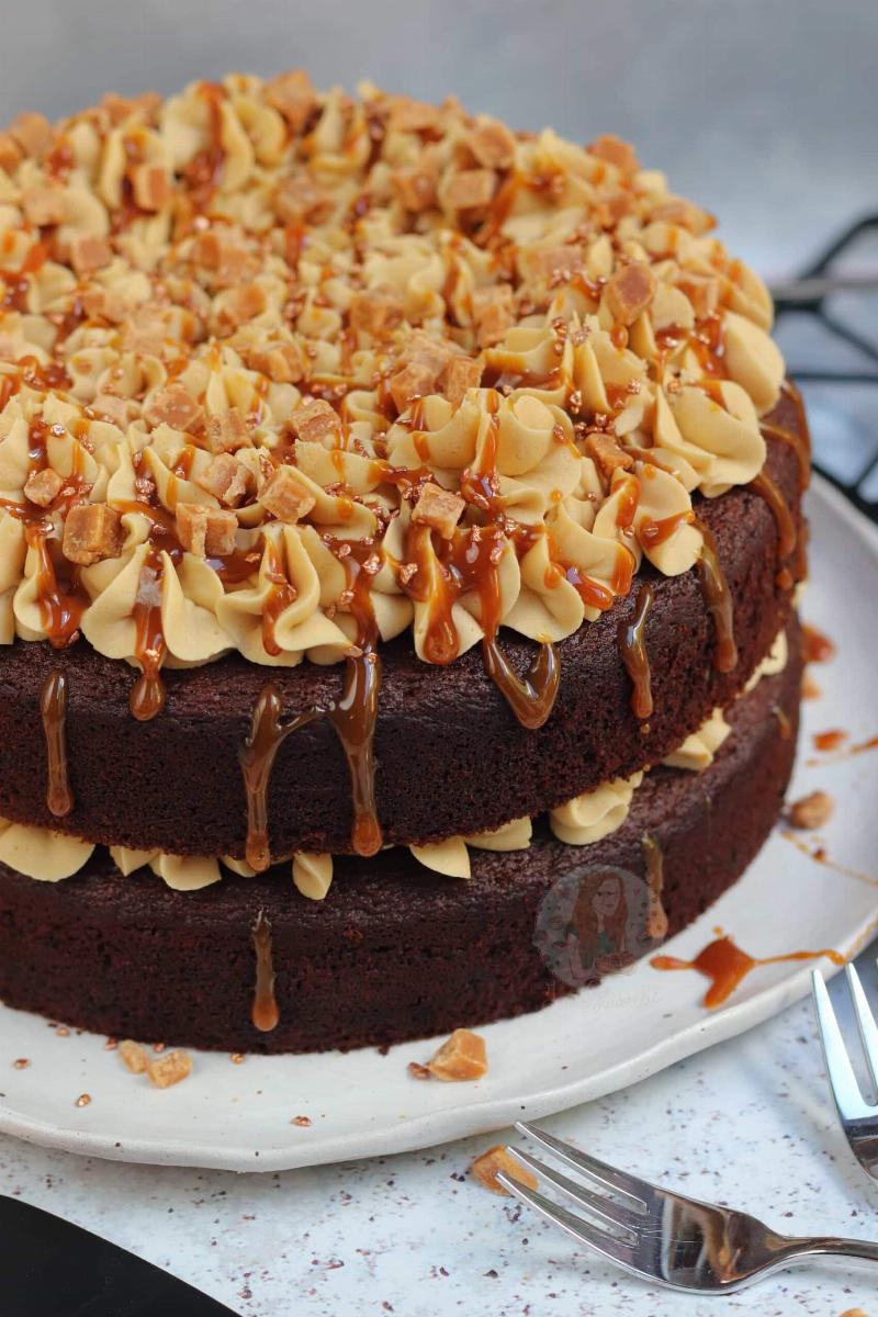 Transforming a sunken cake into a delicious trifle