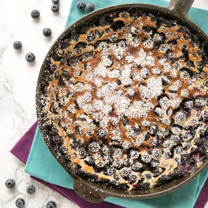 Delicious Cast Iron Skillet Cake with Fresh Berries