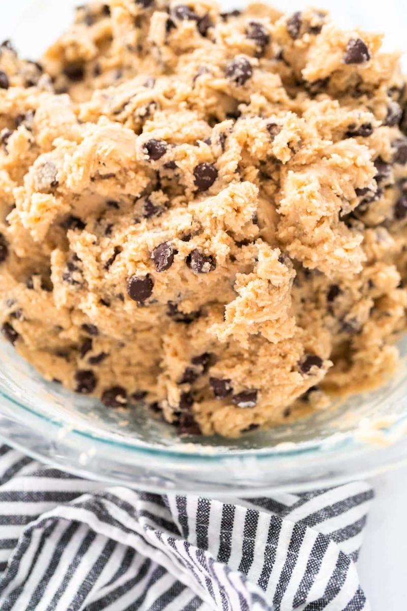 Chilling cookie dough in the refrigerator to reduce stickiness