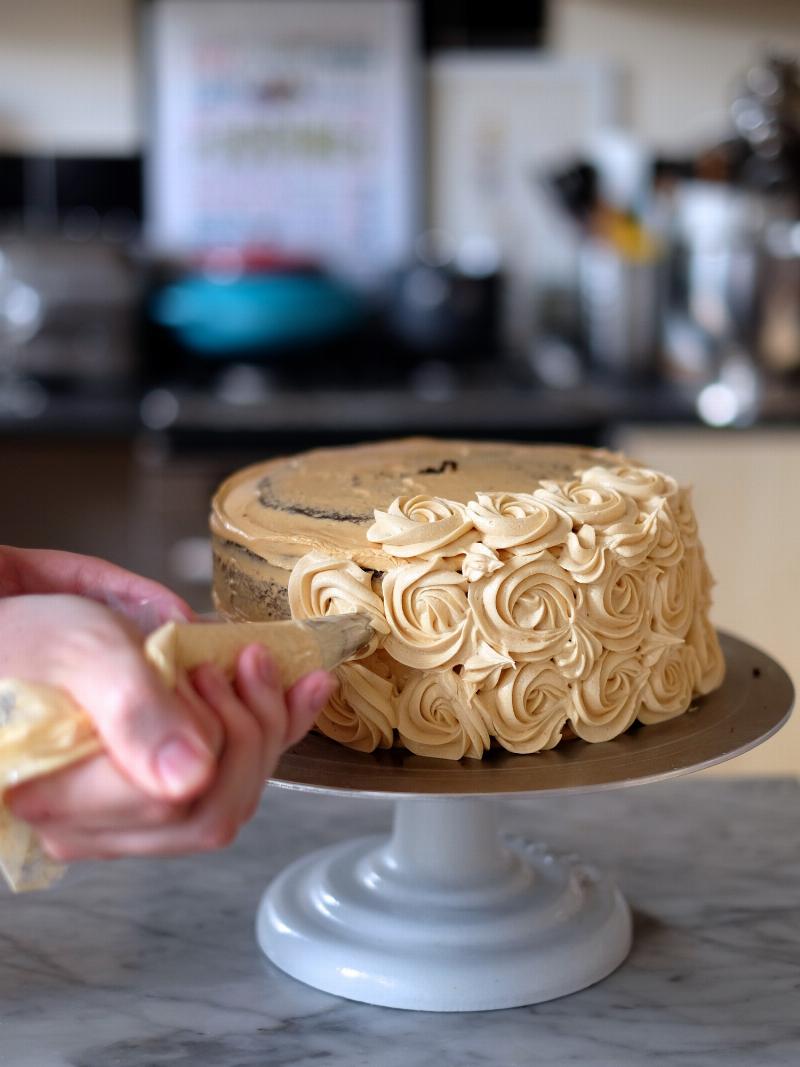 Chocolate Cake Decorating Techniques