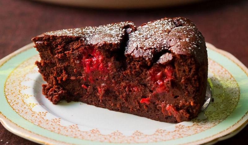 Classic Chocolate Raspberry Cake with Fresh Raspberries