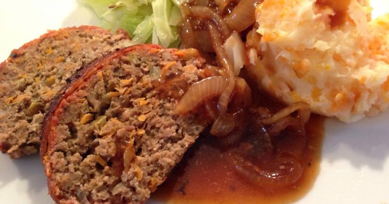 Classic Meatloaf with Bread Crumbs