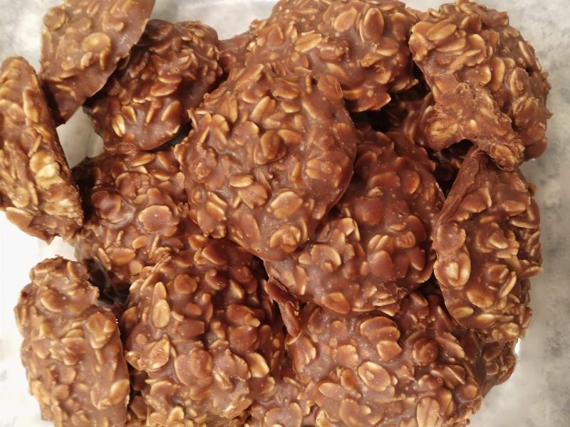 Classic No-Bake Peanut Butter Chocolate Cookies