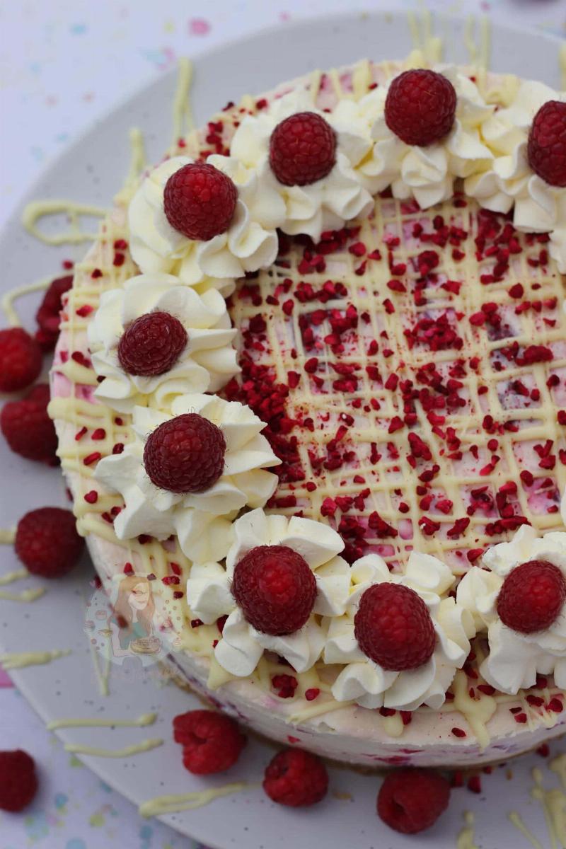 Classic Raspberry Cheesecake with Fresh Raspberries