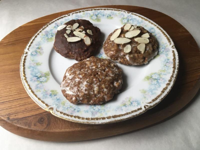 Perfectly baked cookies on parchment paper, demonstrating the non-stick properties.