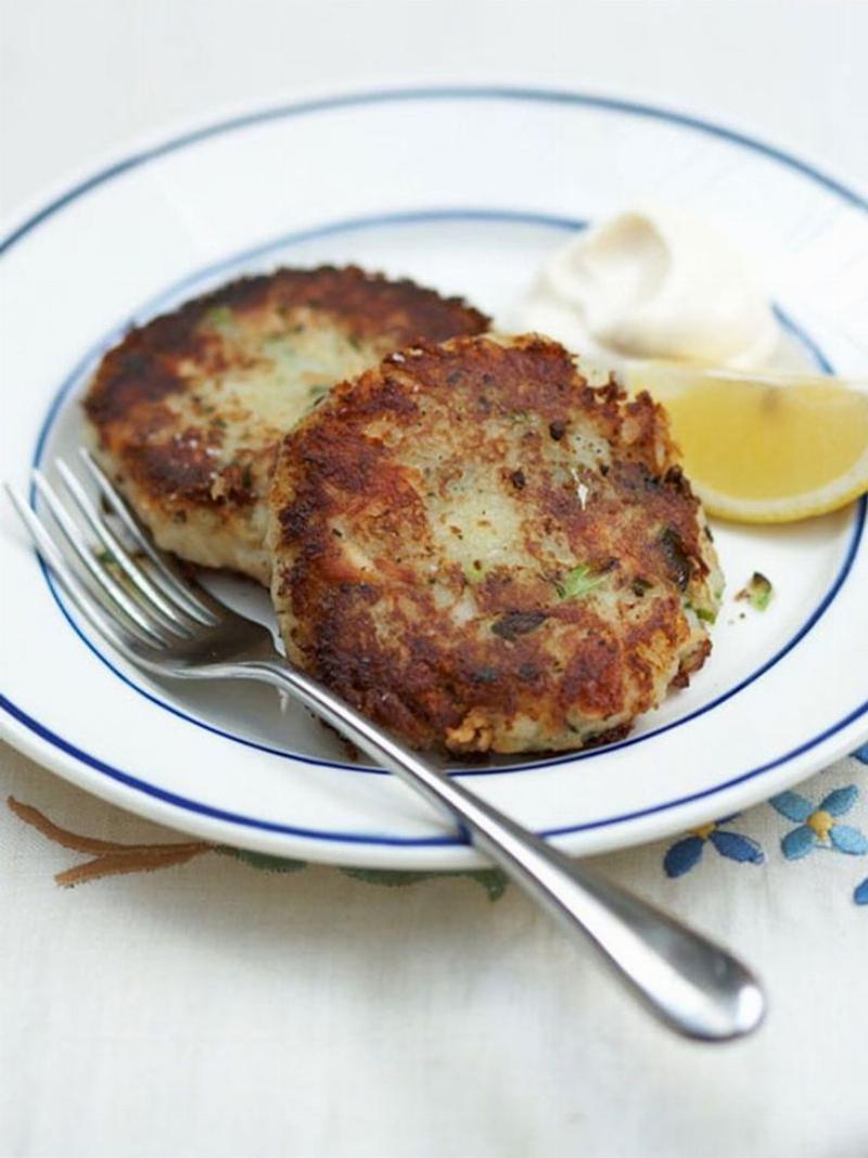 Plated Crab Cakes with Lemon Wedge