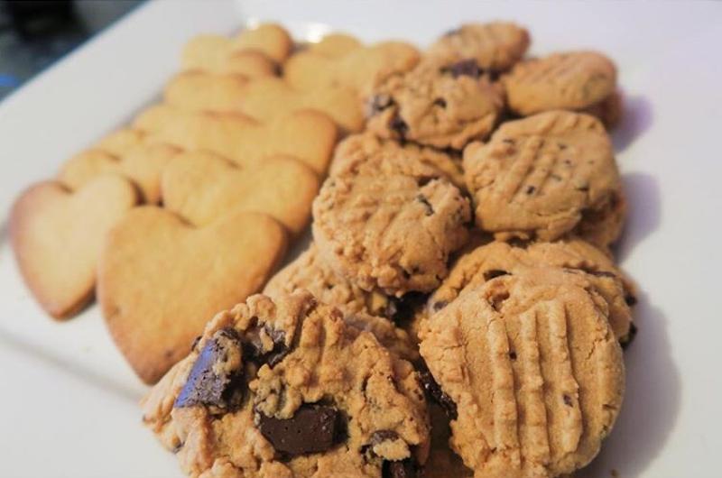 Peanut Butter Cookies with Criss-Cross Pattern