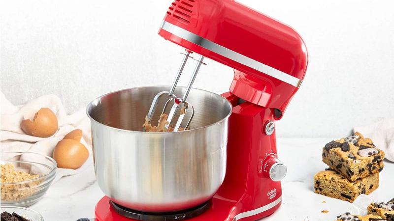 Dash Stand Mixer Mixing Cookie Dough