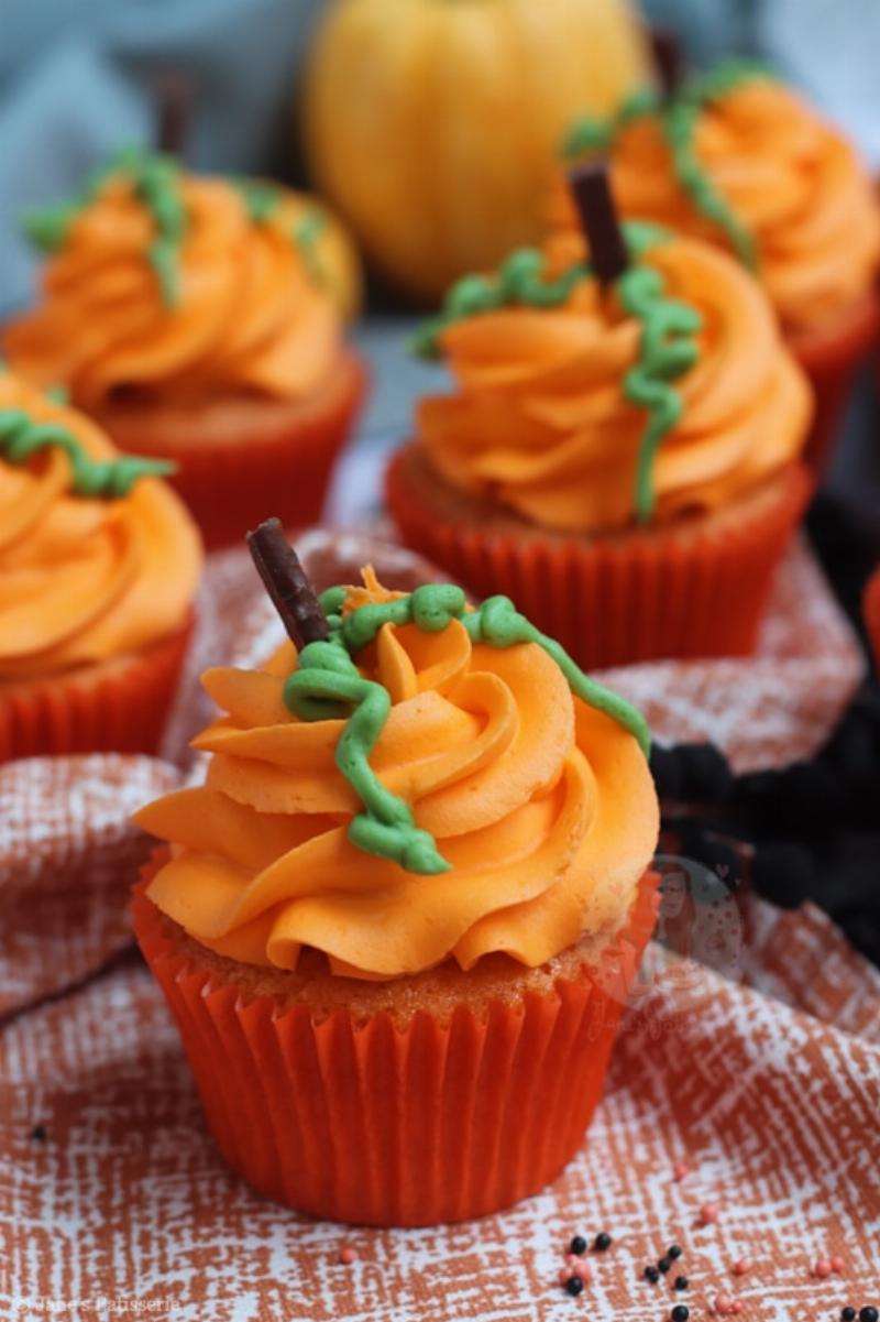 Decorated Pumpkin Cupcakes