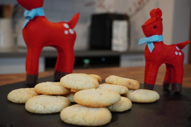 Easy Almond Cookie Ingredients