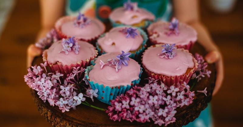 Frosting Eggless Cupcakes