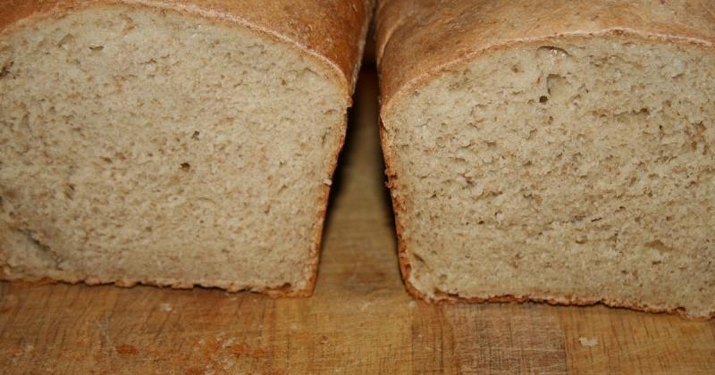 Kneading dough for even bread texture