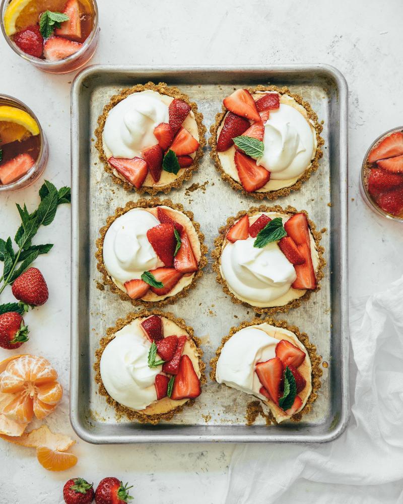 Ingredients for a perfect no-bake cheesecake