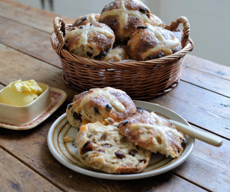 Easy No-Knead Easter Bread Recipe