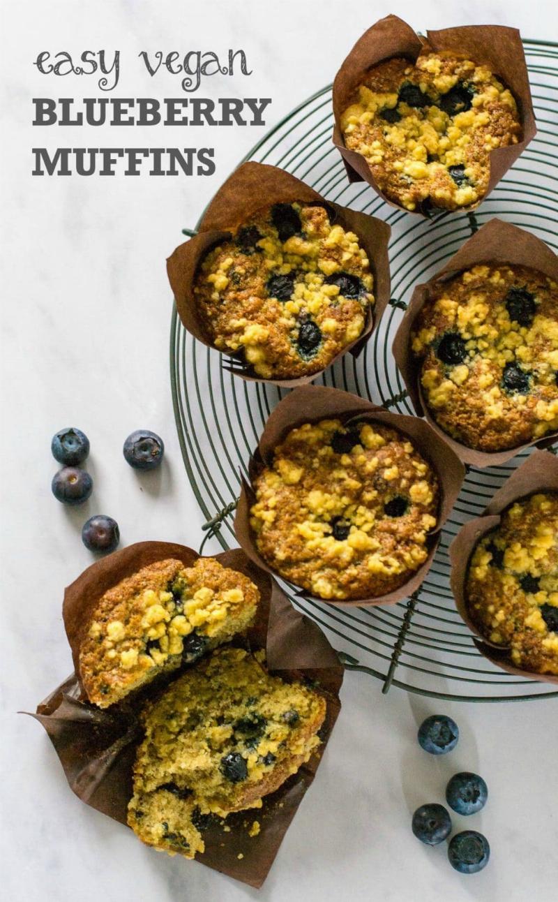 Perfect Blueberry Muffins with Crumb Topping