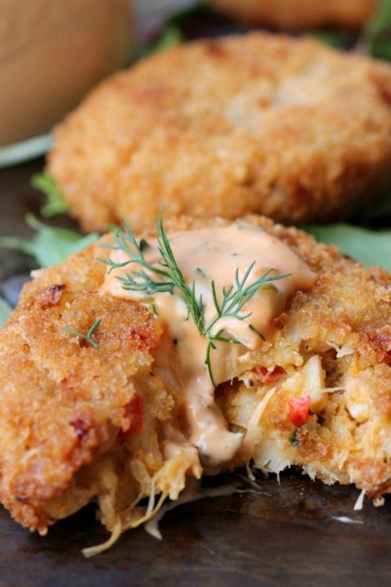 Plated Crab Cakes with Remoulade Sauce