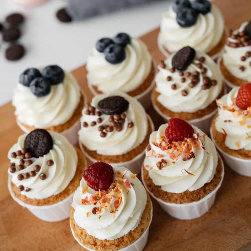 Refrigerated Cupcakes with Whipped Cream Frosting