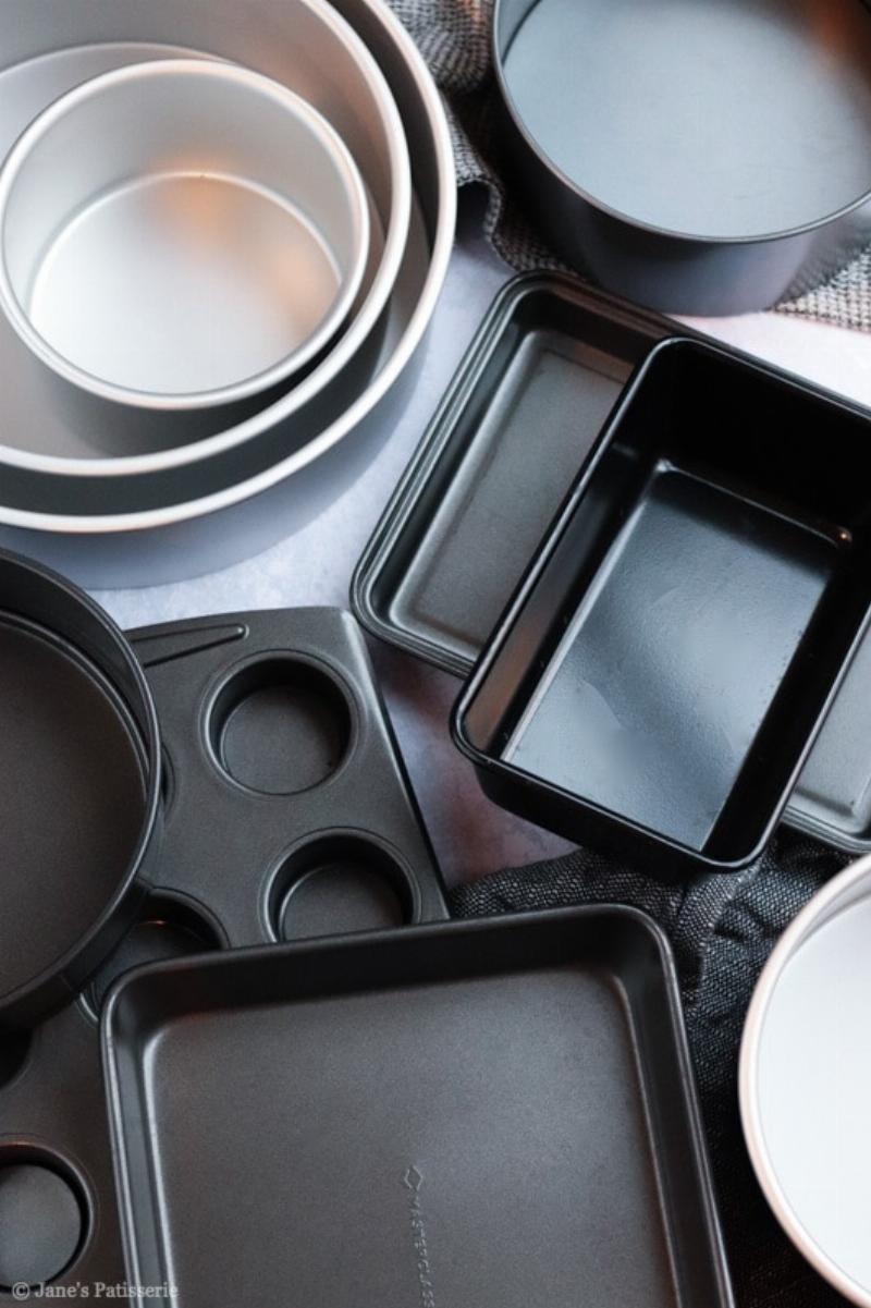 Variety of Cake Pan Shapes: Round, Square, Bundt, and Springform