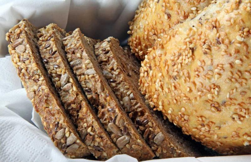 Different rye bread variations, pumpernickel and Vollkornbrot.