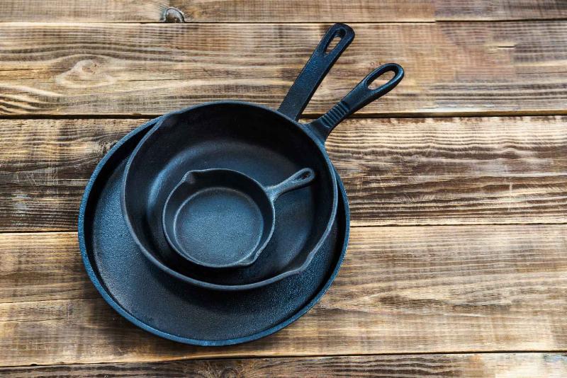 Steps to season a cast iron skillet for baking