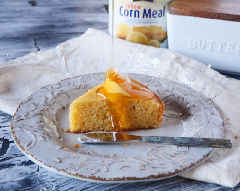 Sweet Cornbread with Honey