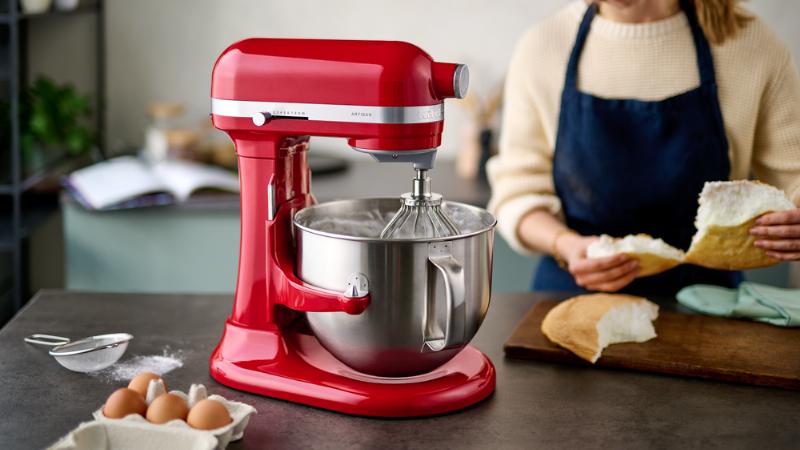 Tilt-Head vs. Bowl-Lift Stand Mixer