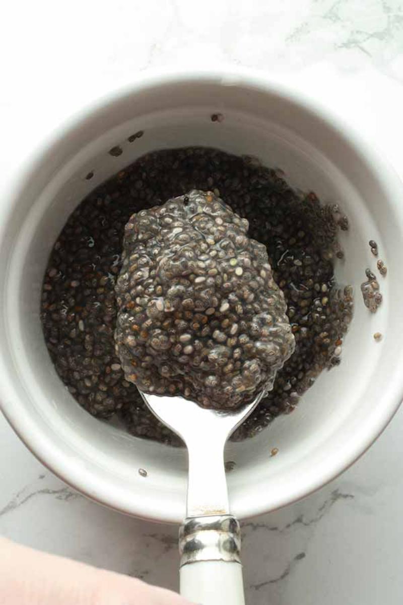 Vegan Cake Egg Substitutes: Applesauce, Banana, Flaxseed, Chia Seeds