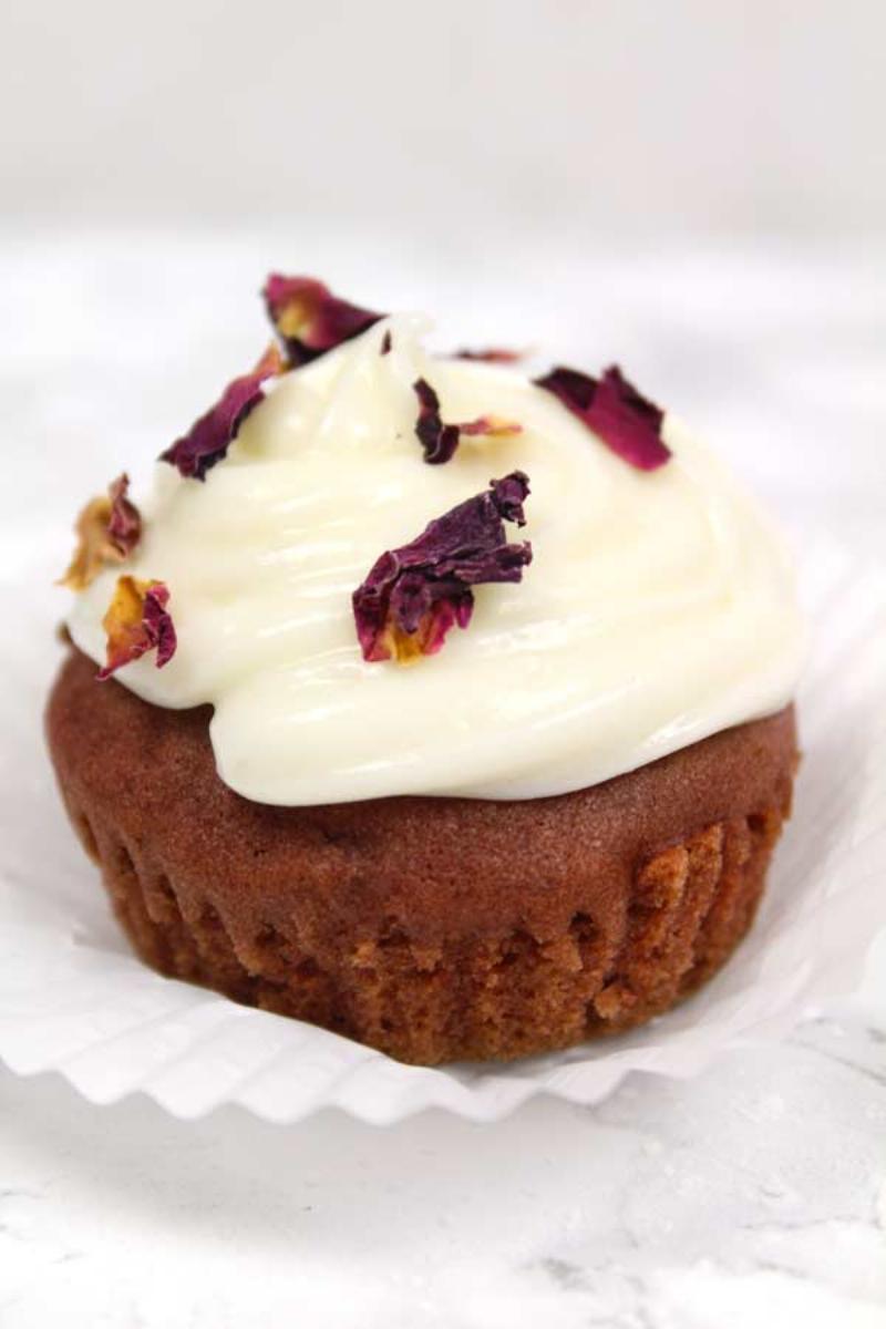 Vegan Red Velvet Cupcakes with Frosting