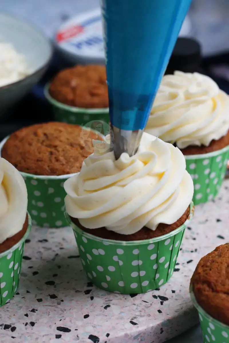 Keto Raspberry Cream Cheese Frosting Cake Recipe
