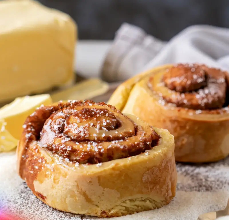 Cinnamon Roll Keto Cake Recipe with Coconut Flour