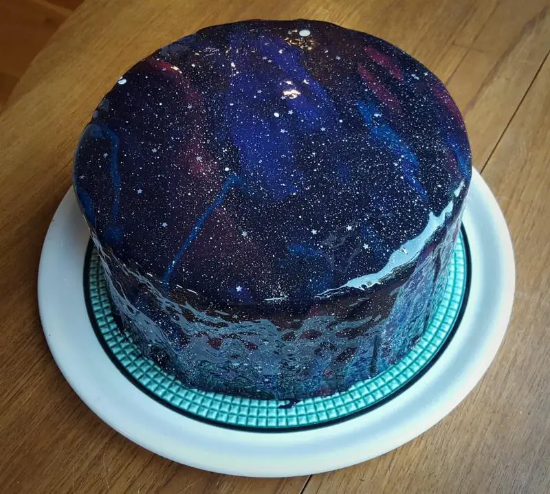 a cross-section of a keto cake slice layered with cream cheese filling