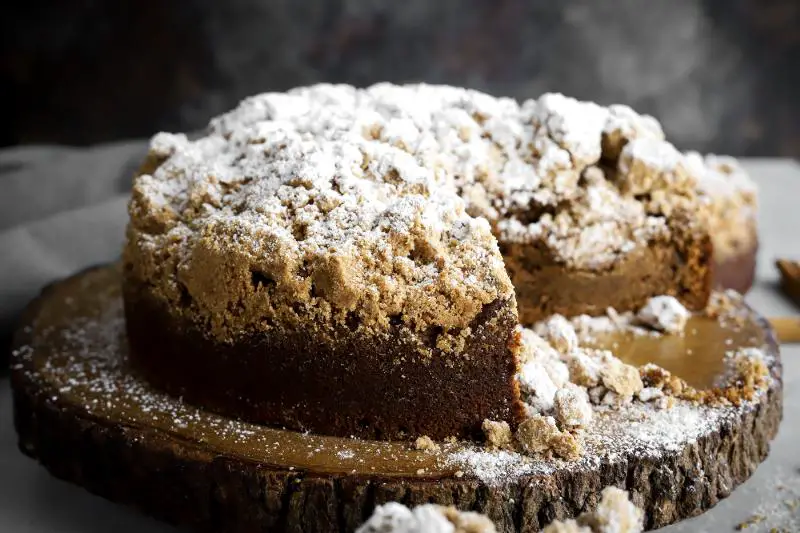 Keto Cinnamon Coffee Cake with Crumb Topping