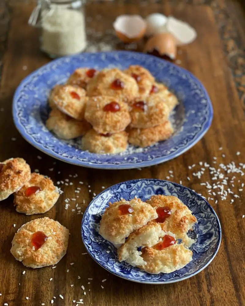 Chewy Keto Coconut Macaroons with Vanilla Extract