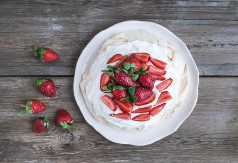Keto Strawberry Mascarpone Cake Slice