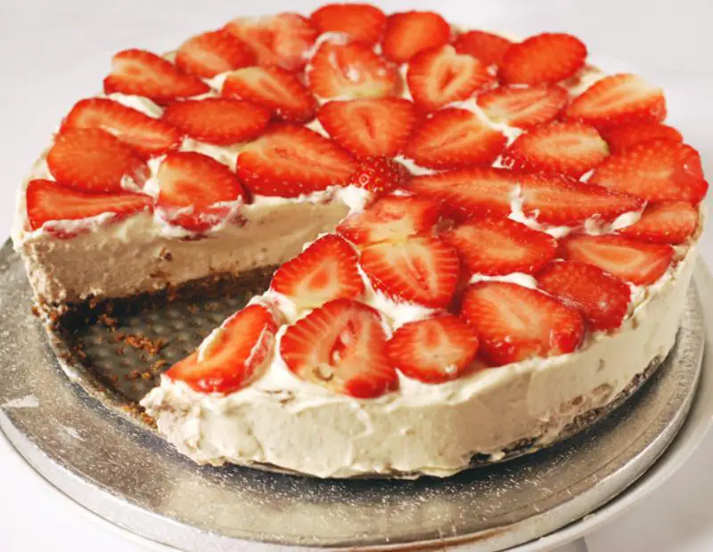 Strawberry Cheesecake Keto Cake Slice
